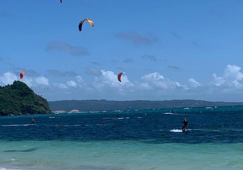 בית מלון כפרי Banana Bay Boracay