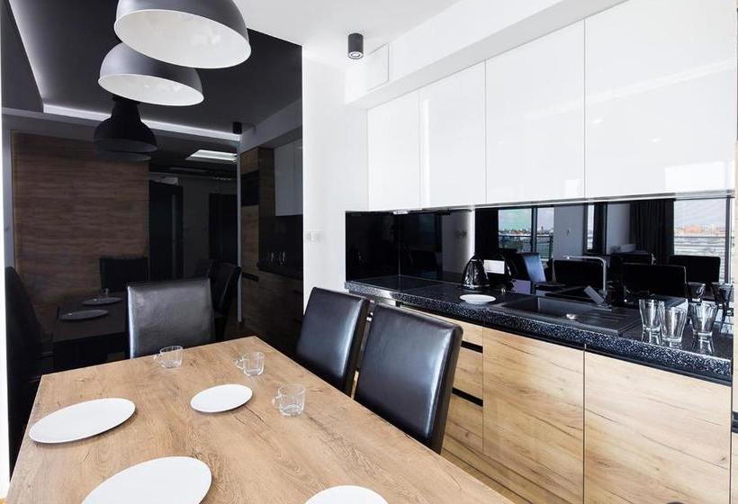 هتل Poznan Apartments Towarowa