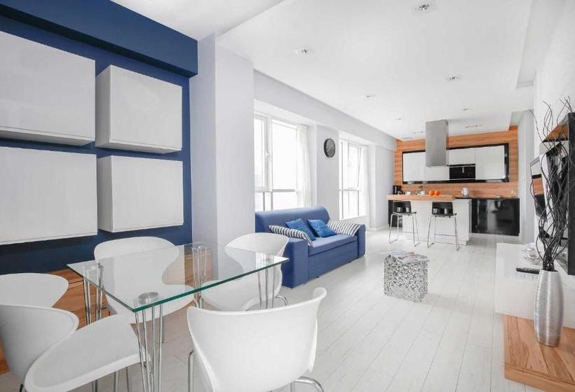 هتل Poznan Apartments Towarowa