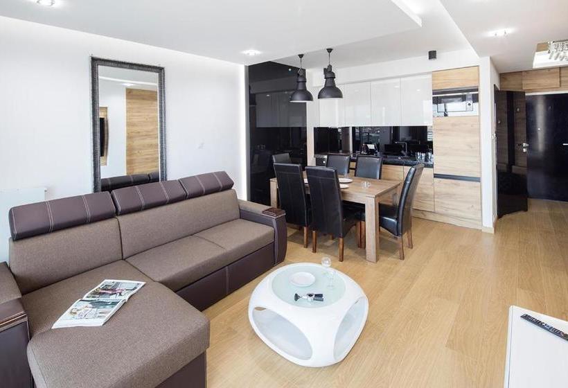 هتل Poznan Apartments Towarowa