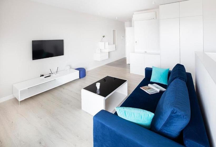 هتل Poznan Apartments Towarowa