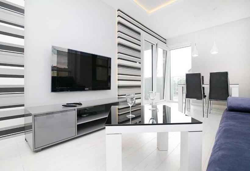 هتل Poznan Apartments Towarowa