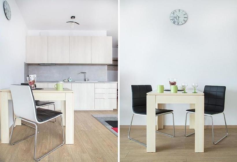 هتل Poznan Apartments Towarowa