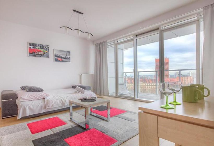 هتل Poznan Apartments Towarowa