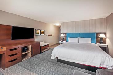 هتل Hampton Inn Gardner Conference  Center