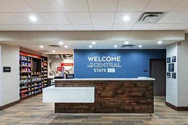 هتل Hampton Inn Gardner Conference  Center