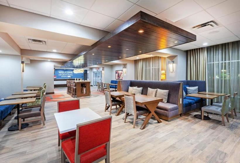 هتل Hampton Inn Gardner Conference  Center