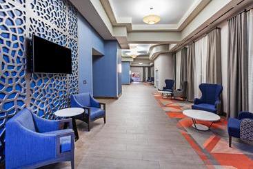 هتل Hampton Inn Gardner Conference  Center