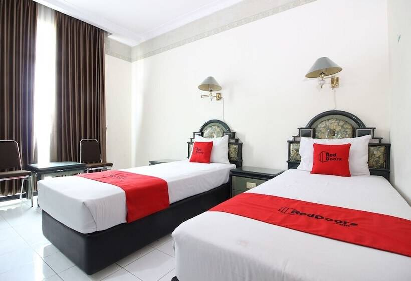 پانسیون Reddoorz Near Malioboro Mall