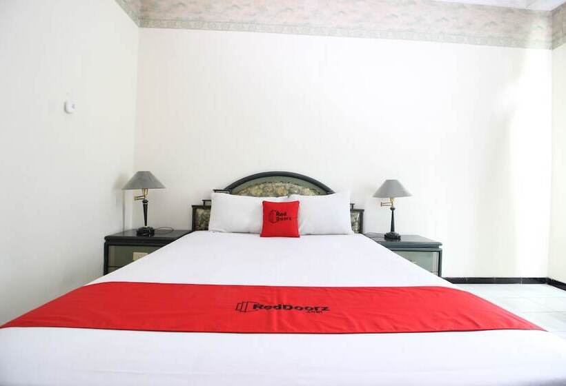 پانسیون Reddoorz Near Malioboro Mall