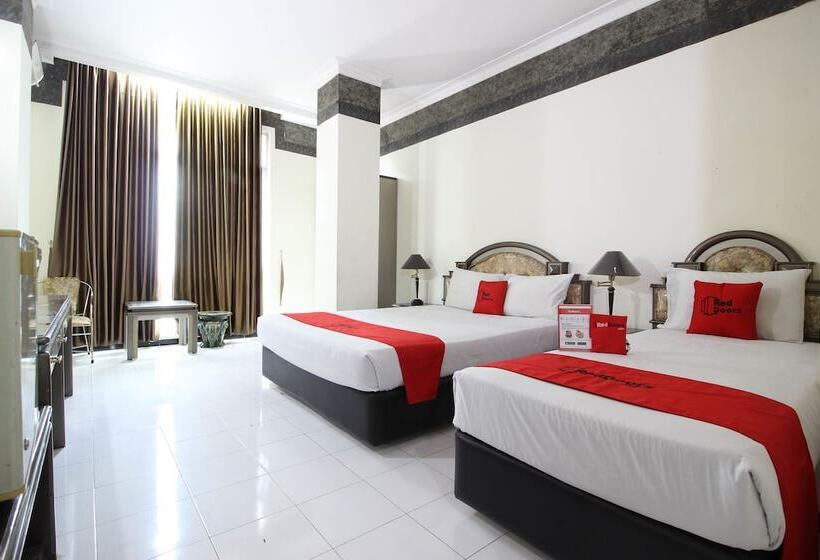 پانسیون Reddoorz Near Malioboro Mall