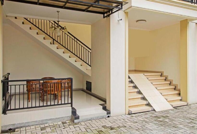 פנסיון Reddoorz Syariah Near Mercu Buana University