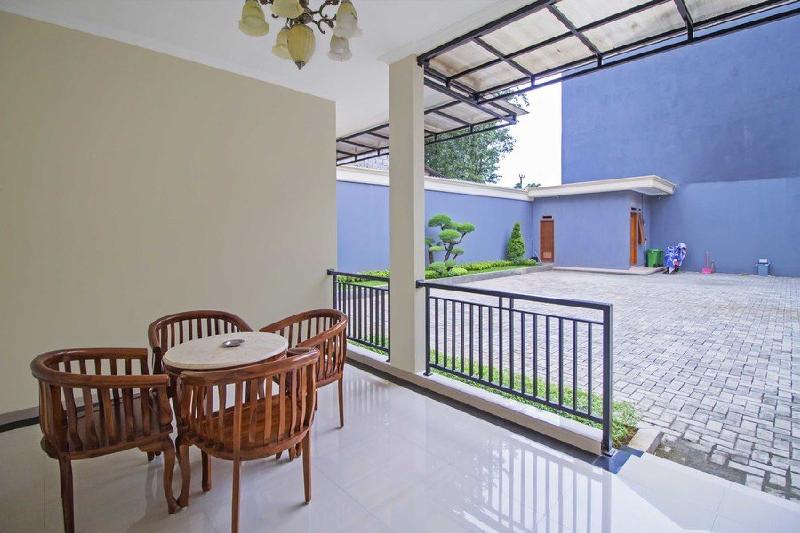 פנסיון Reddoorz Syariah Near Mercu Buana University