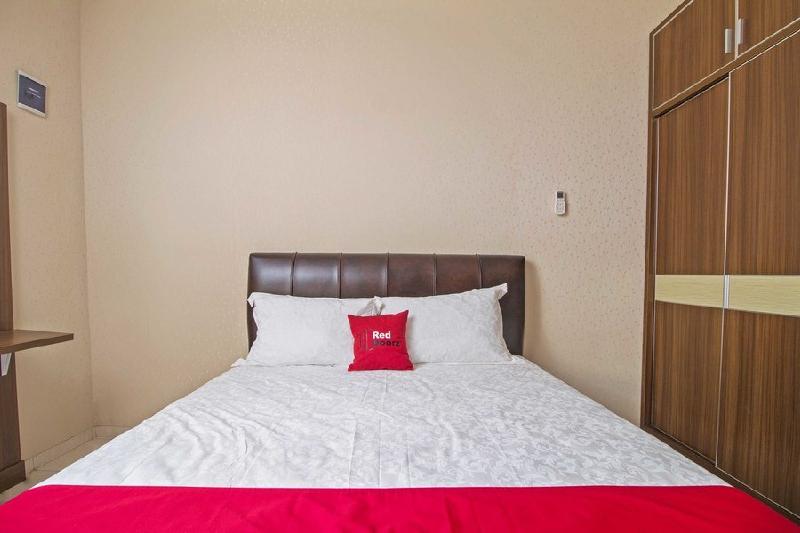 פנסיון Reddoorz Syariah Near Mercu Buana University