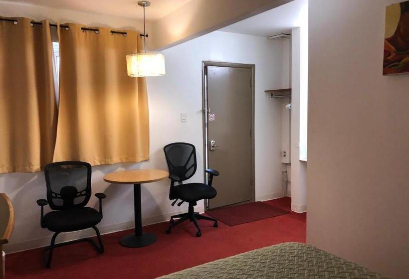 Voyageur Motel