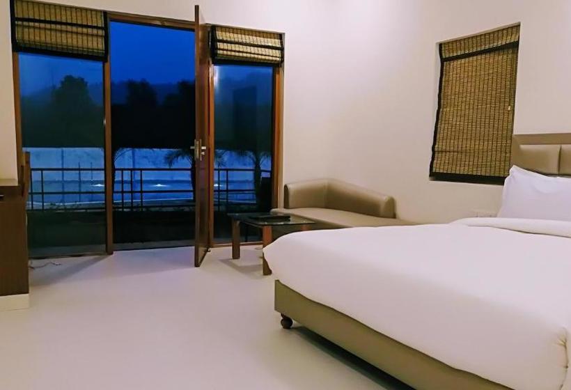 تختخواب و صبحانه Corbett Panorama Resort