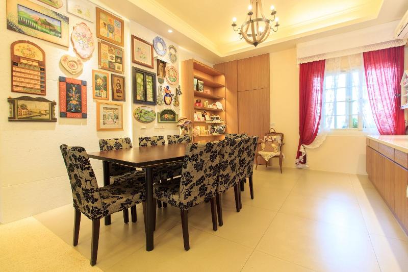 تختخواب و صبحانه Elegance House