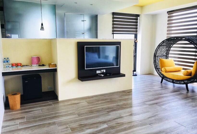 تختخواب و صبحانه Wo Club Hall