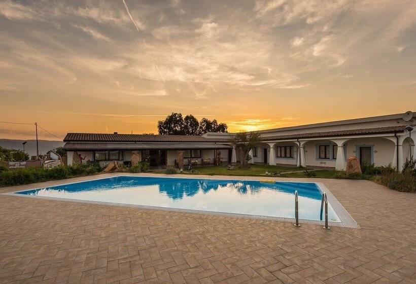 여관 Agriturismo Irghitula