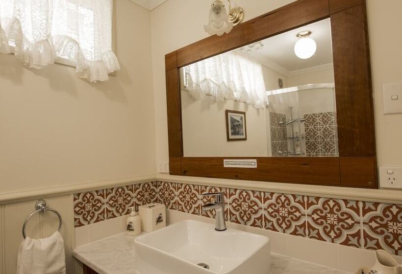 Хостел Mill House