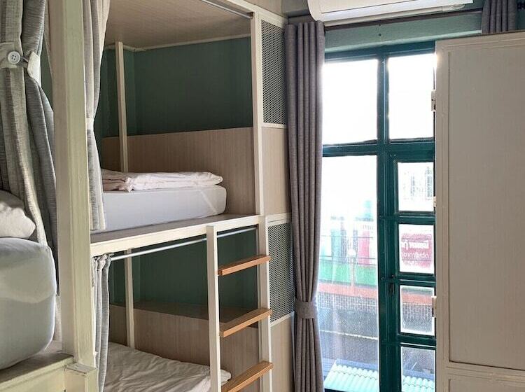 هتل Busket Hostel