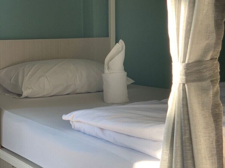 هتل Busket Hostel