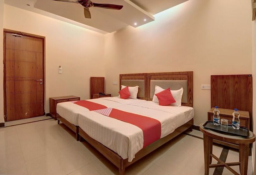 ホテル Genx By Oyo Rooms