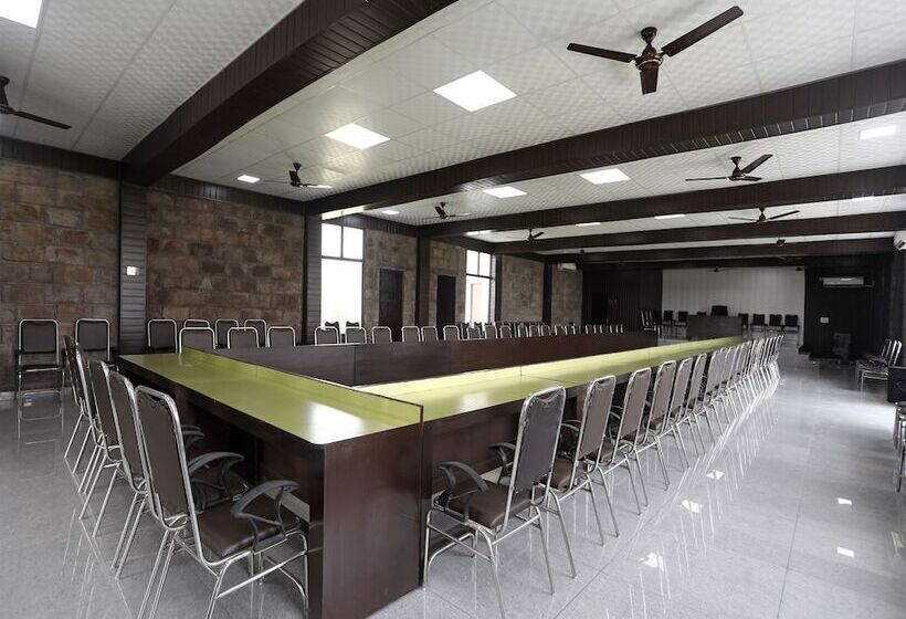 فندق Madhuban Resort