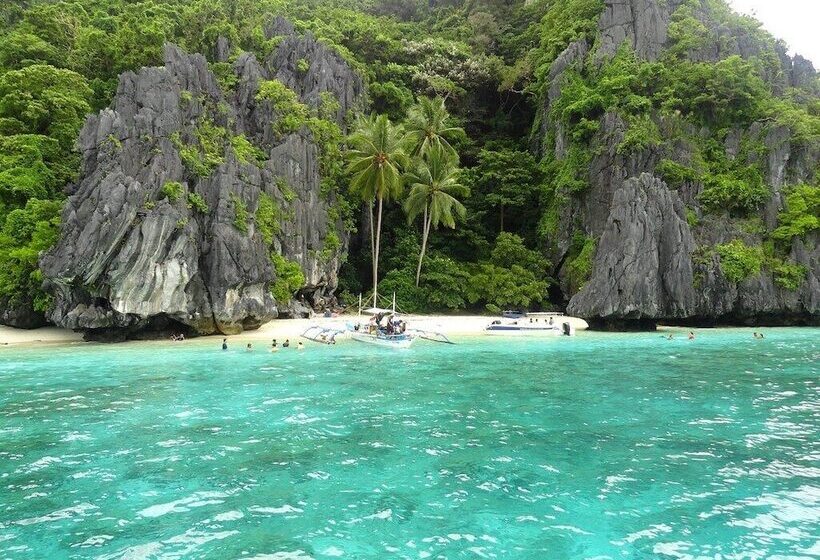 בית מלון כפרי Pangulatan Beach Resort