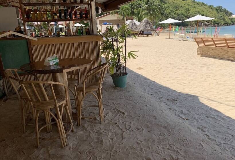 בית מלון כפרי Pangulatan Beach Resort