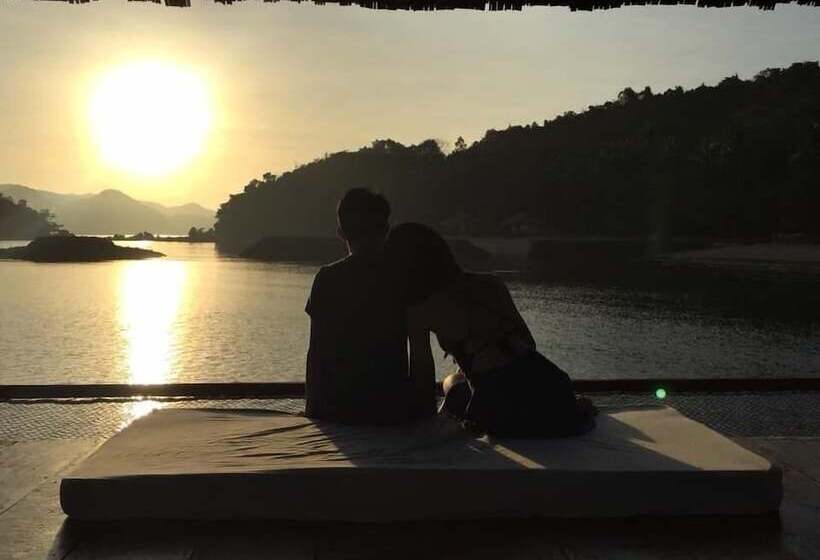 בית מלון כפרי Pangulatan Beach Resort