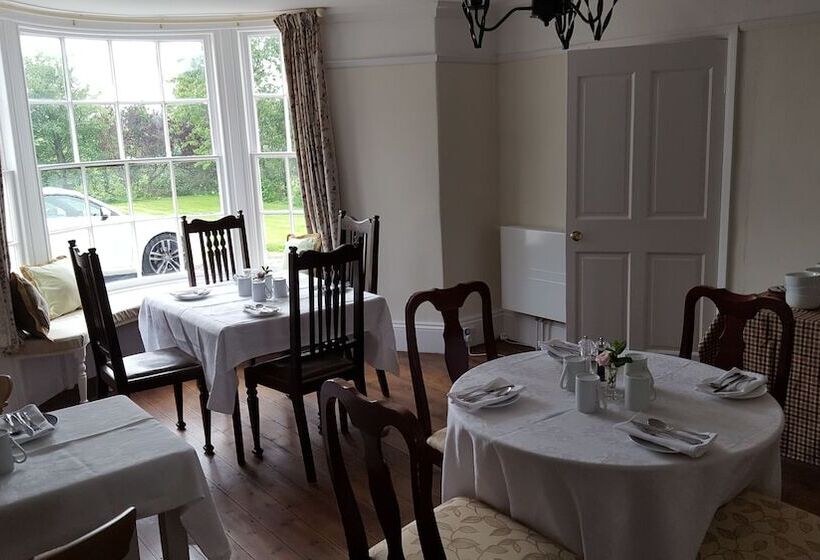 مبيت وإفطار Lowerfield House