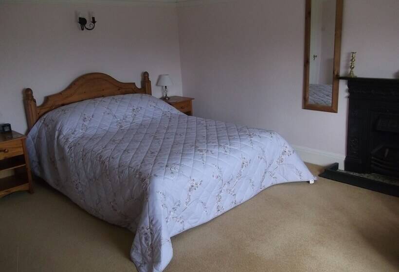 مبيت وإفطار Lowerfield House