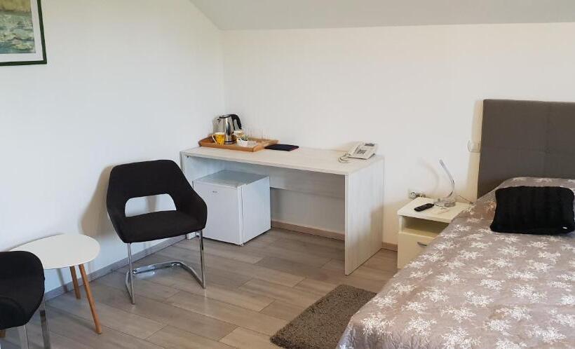 فندق فئة نجمة واحدة Ke To Zagreb Airport Rooms
