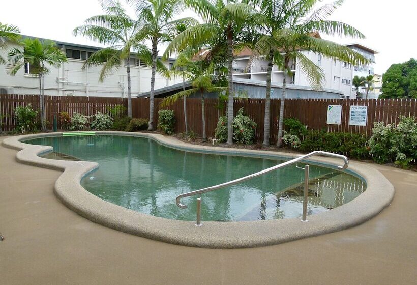 פונדק Madison Ocean Breeze Apartments