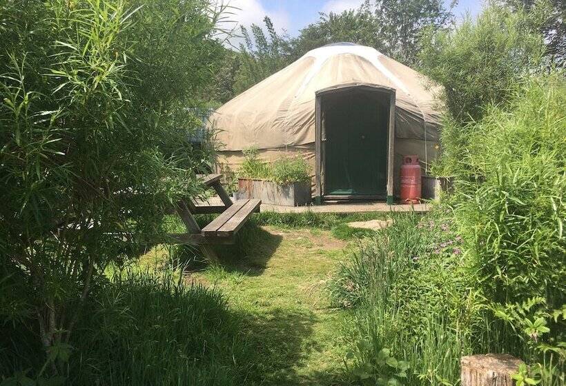 여관 Yurt Luxury & Bathouse