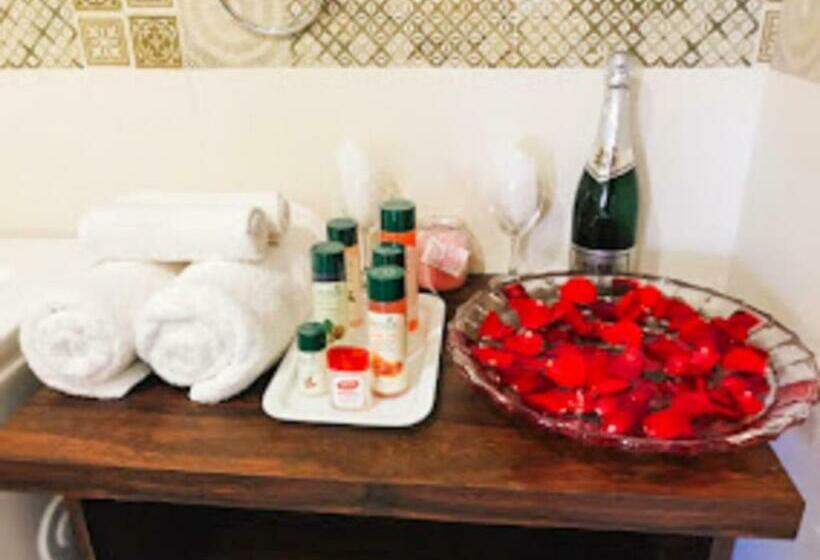 هتل De Falcon Goa Beach Resort