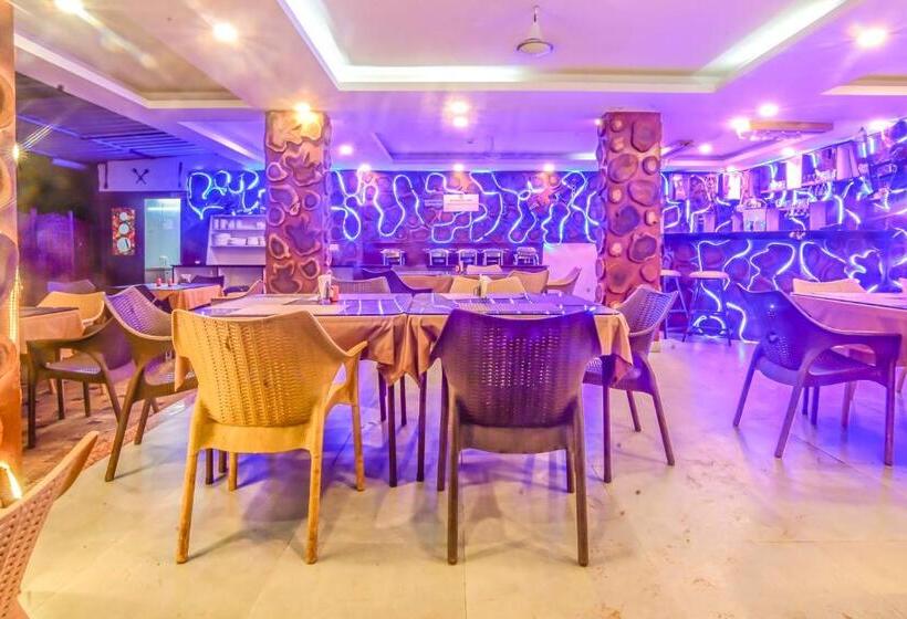 هتل De Falcon Goa Beach Resort