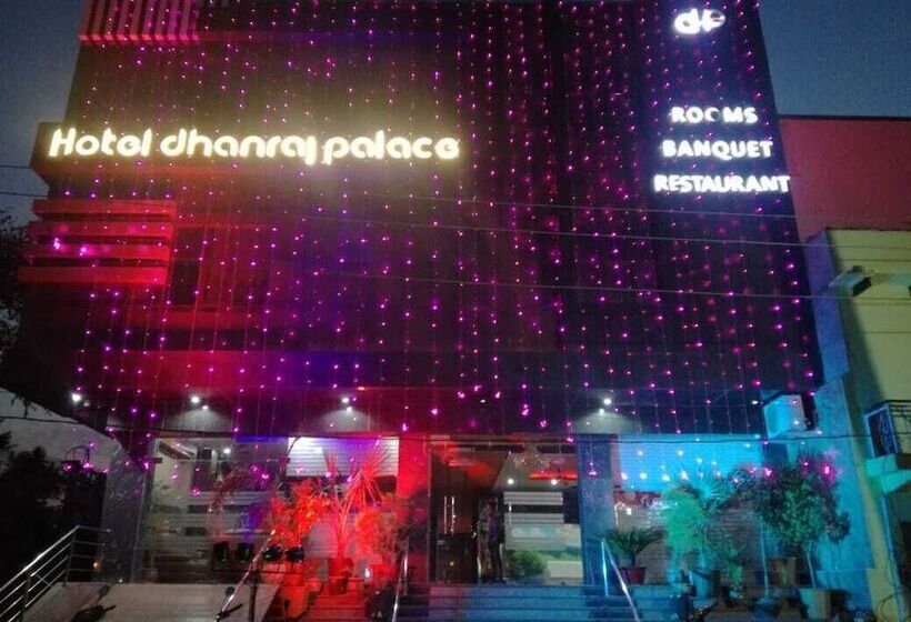 فندق Dhanraj Palace