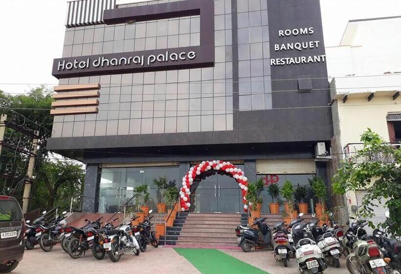 فندق Dhanraj Palace