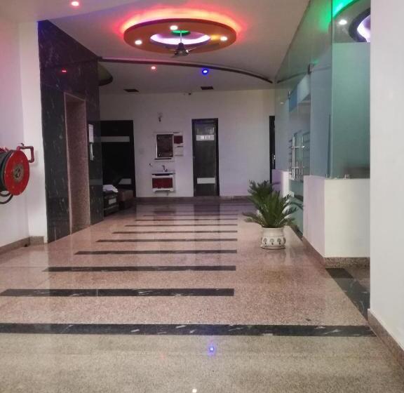 فندق Dhanraj Palace