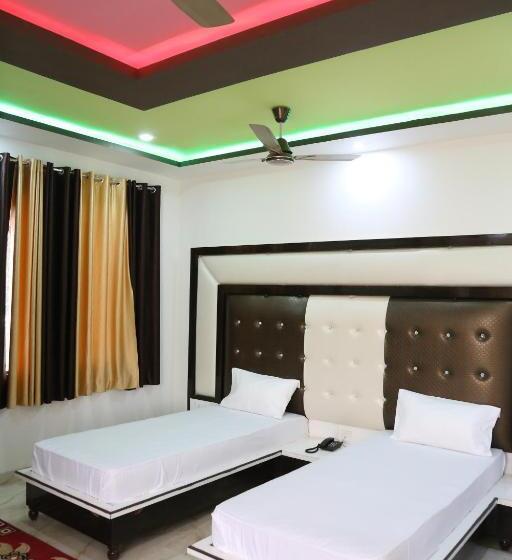 فندق Dhanraj Palace