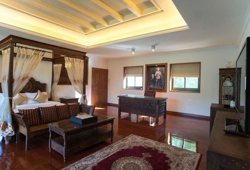هتل E Outfitting Valley Resort