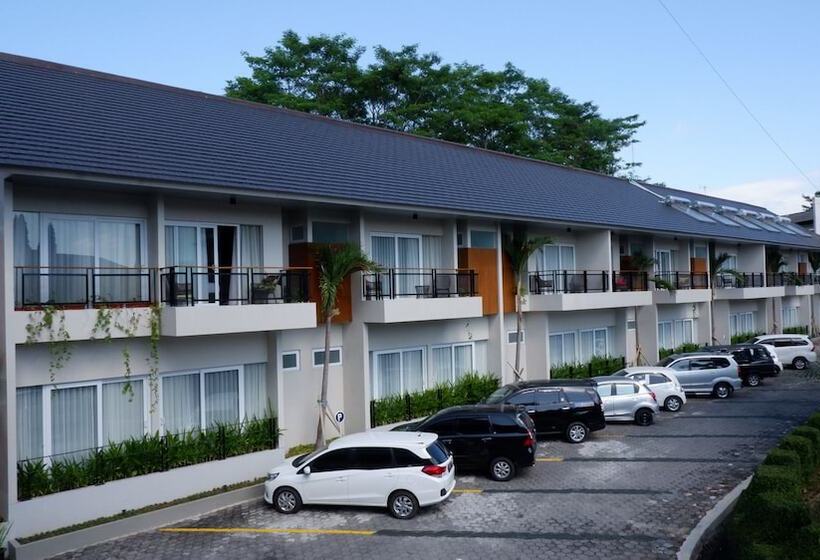 هتل Front One Resort Magelang