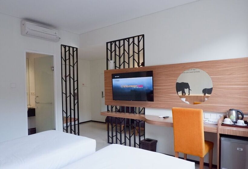 هتل Front One Resort Magelang