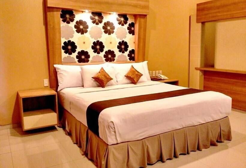 هتل Front One Resort Magelang
