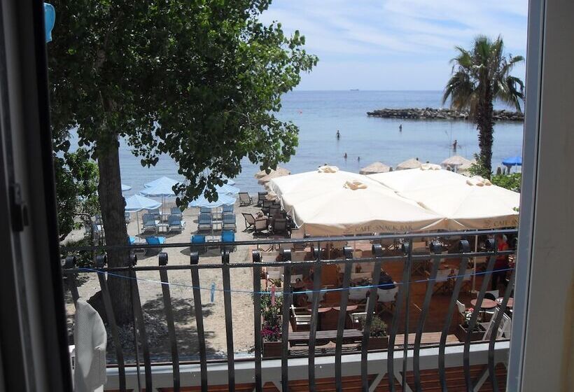 هتل Hercules Seafront Studios