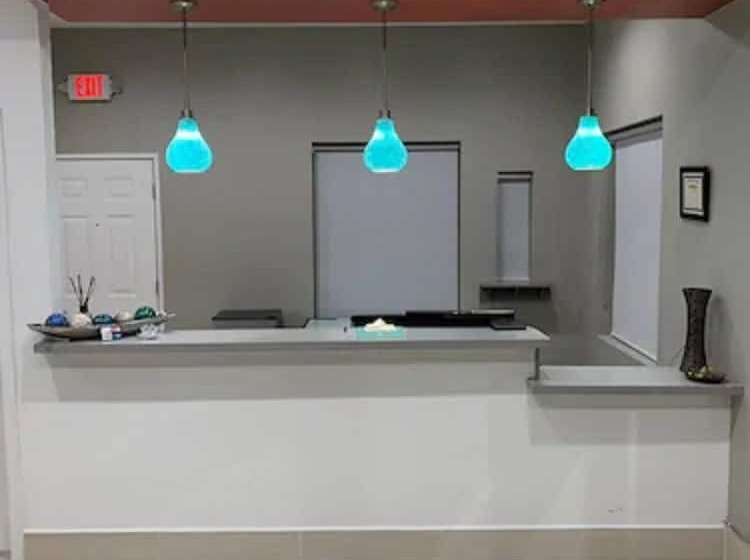 هتل Homestay Inn & Suites Edinburg