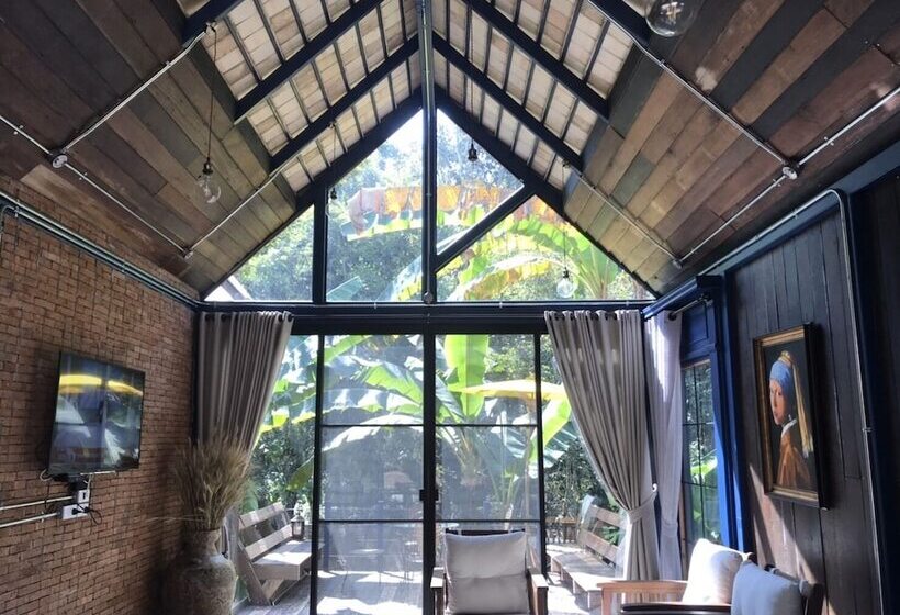 هتل Voraman Hut