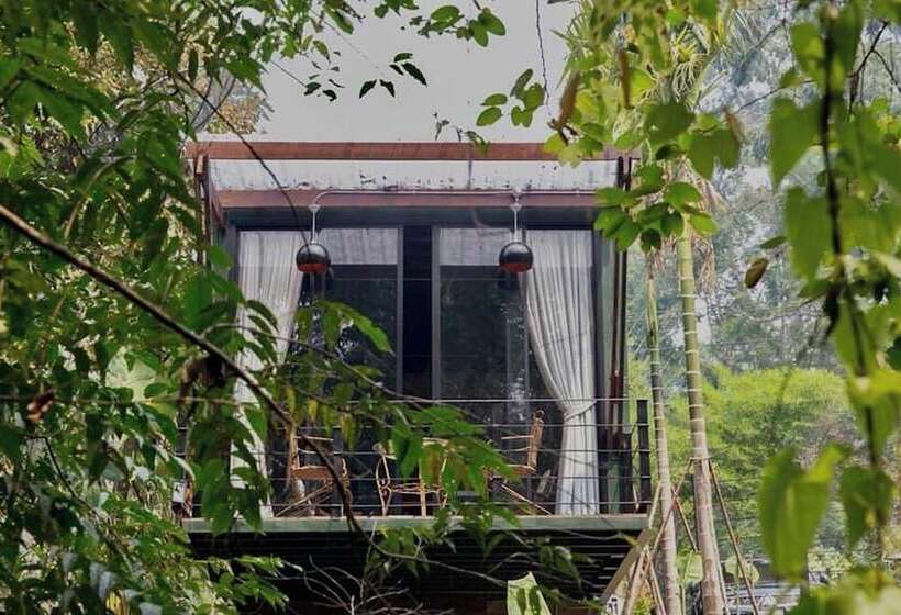 هتل Voraman Hut